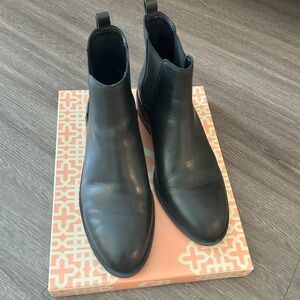 Gianni Bini Chelsea Boot